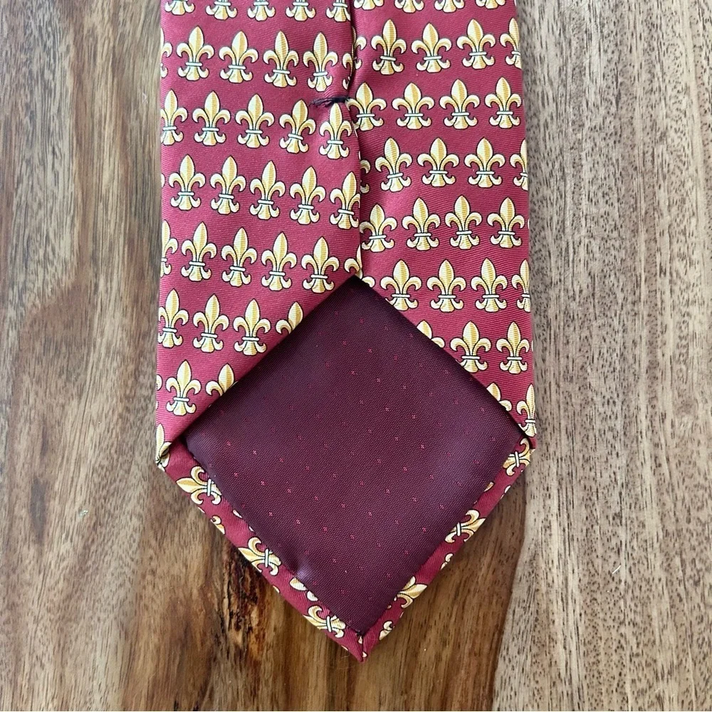Roger L. Paris fleur de lis men’s necktie 100% silk